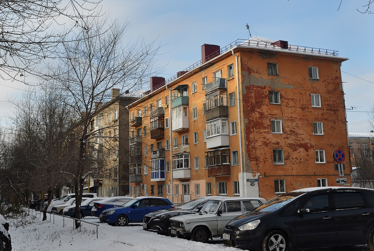Омск, Проспект Карла Маркса, 42; Улица Серова, 1Б