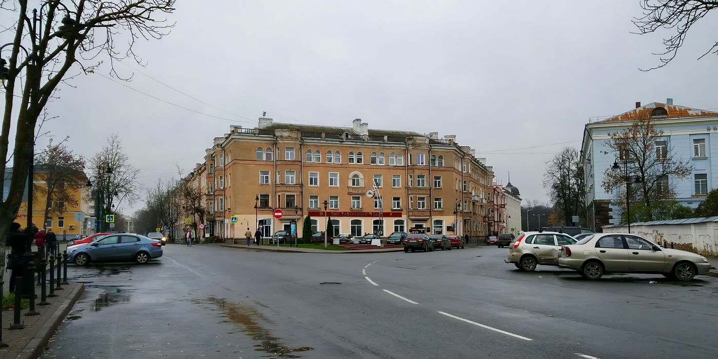 Pskov, Улица Ленина, 1
