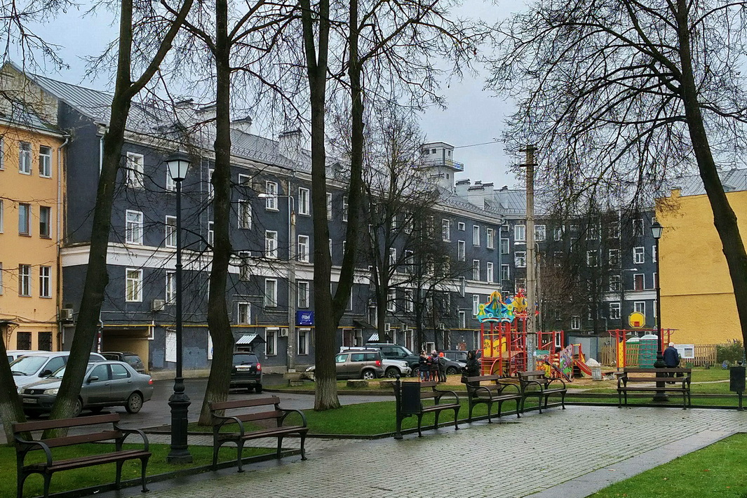 Псков, Октябрьский проспект, 14 / Улица Пушкина, 2