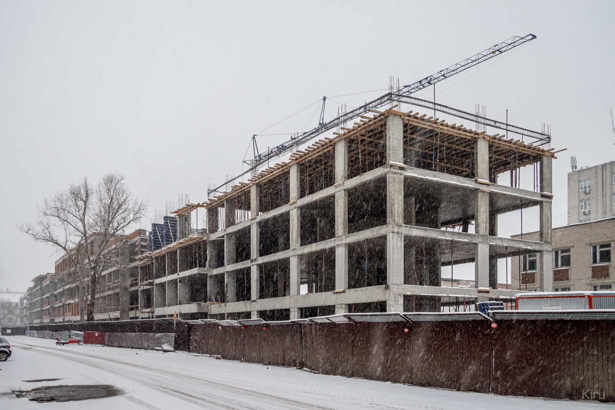 Казань, Улица Николая Столбова, 1 / Улица Галиаскара Камала, 3