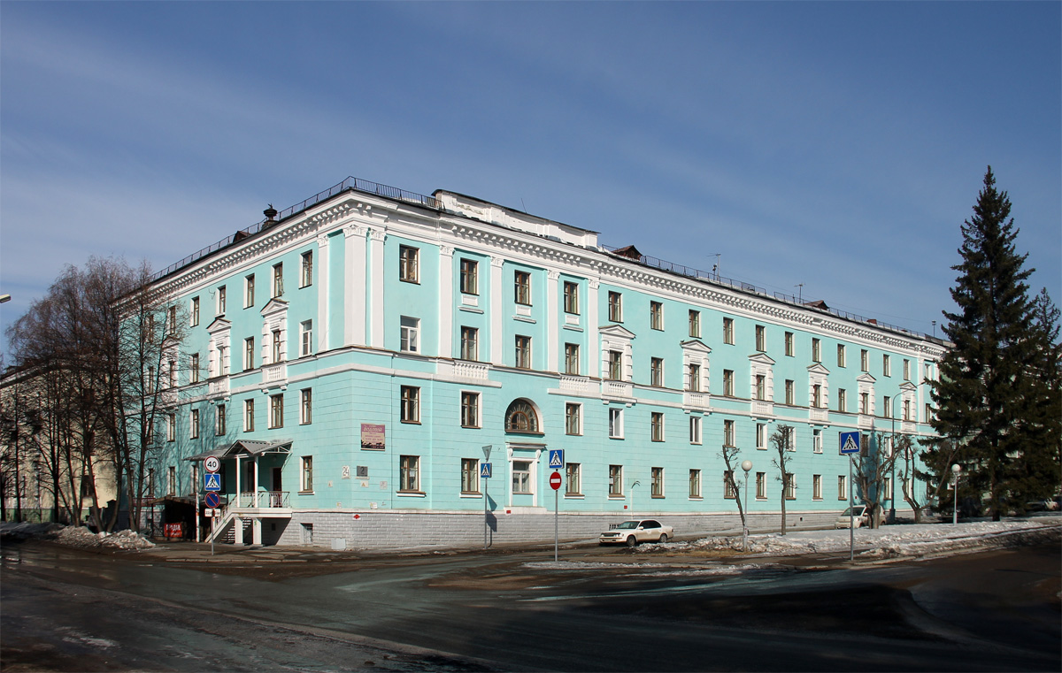 Железногорск, Улица Свердлова, 2 / Парковая улица, 24