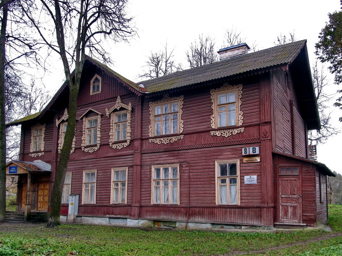 Псков, Улица Некрасова, 8. Резные орнаменты (кроме наличников)
