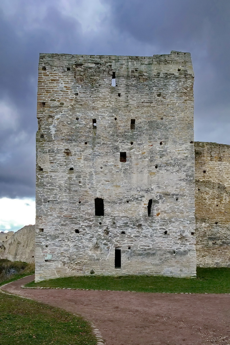 Изборск, Московская улица, Талавская башня