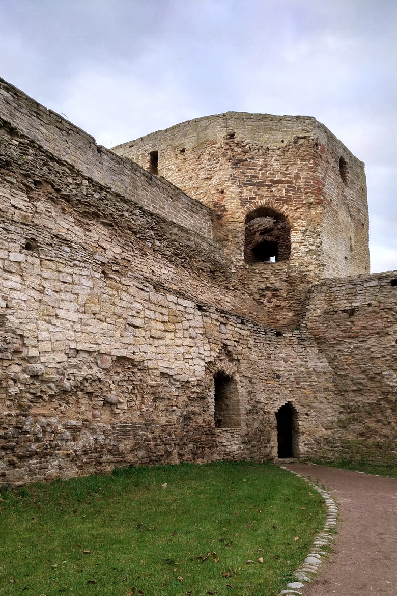 Izborsk, Московская улица, Талавская башня