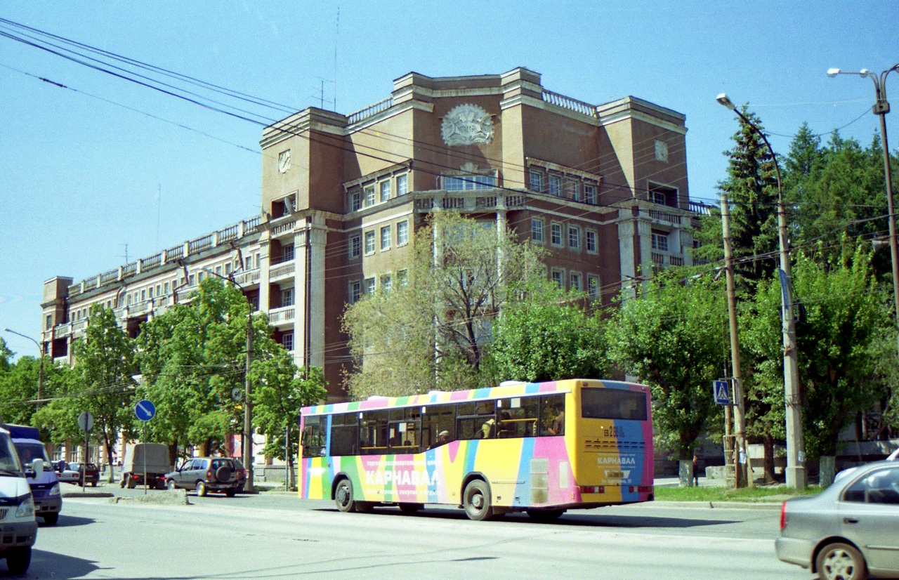 Екатеринбург, Улица Машиностроителей, 4 / Бульвар Культуры, 1