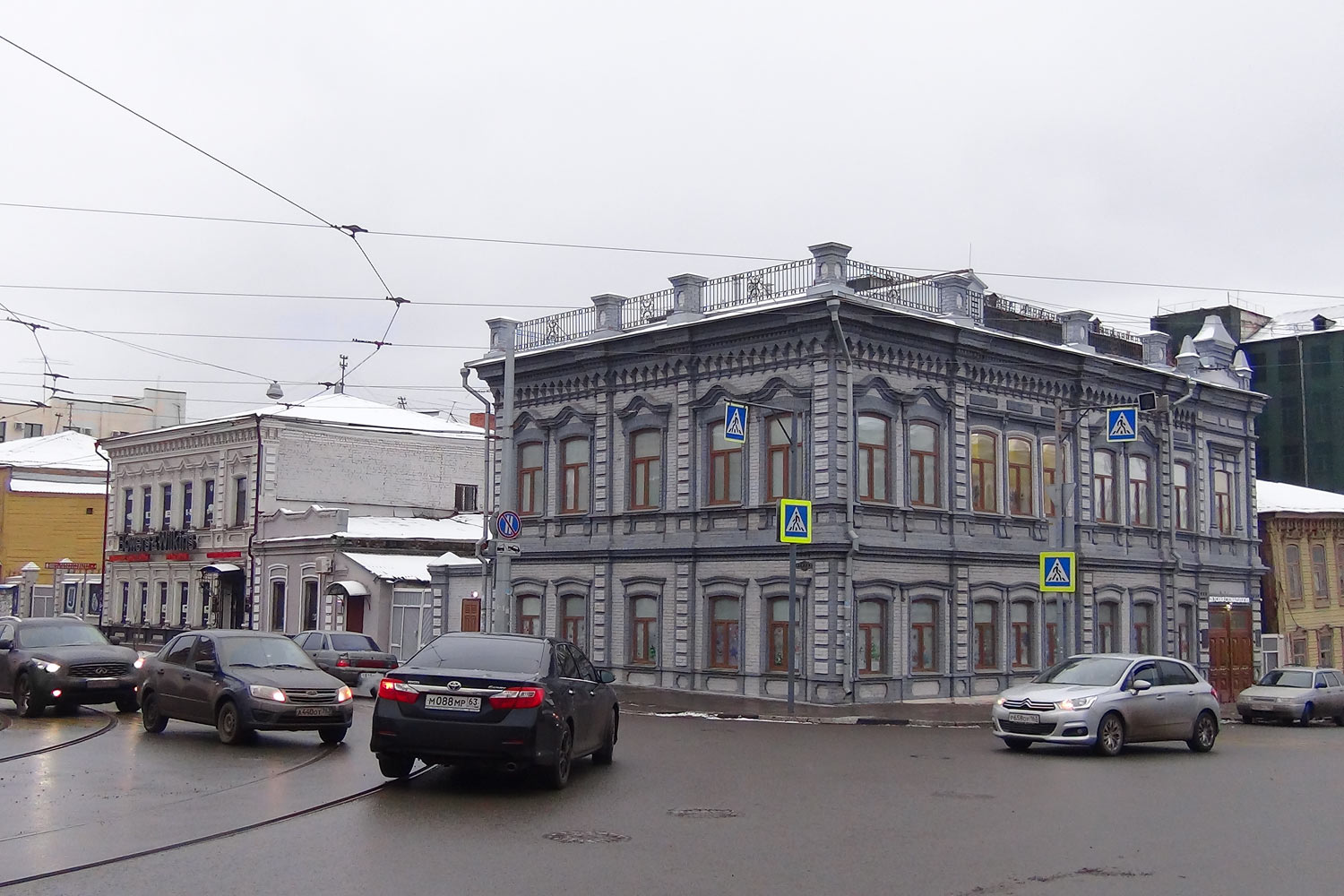 Samara, Красноармейская улица, 13 / Улица Фрунзе, 136; Улица Фрунзе, 134