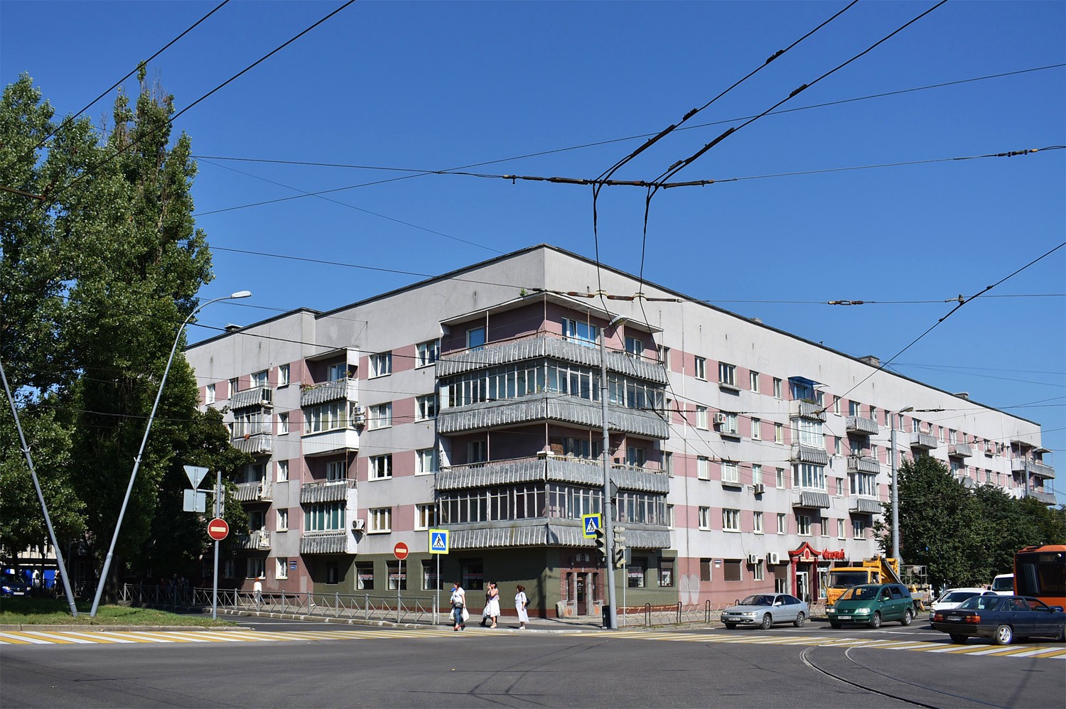 Калининград, Ленинский проспект, 157-159; Ленинский проспект, 161; Площадь Калинина, 17-21