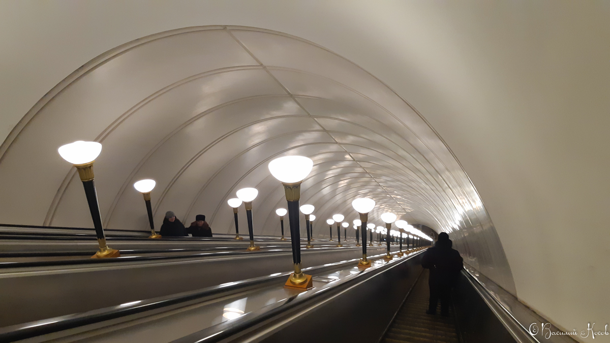 Москва, Сокольническая линия Московского метрополитена, станция метро «Спортивная»