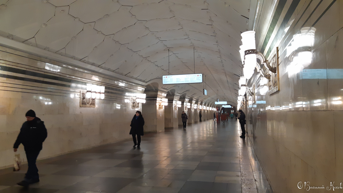 Москва, Сокольническая линия Московского метрополитена, станция метро «Спортивная»