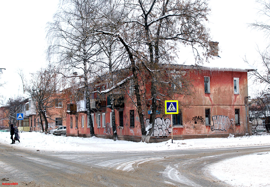 Дзержинск, Улица Гастелло, 30 / Улица Матросова, 11