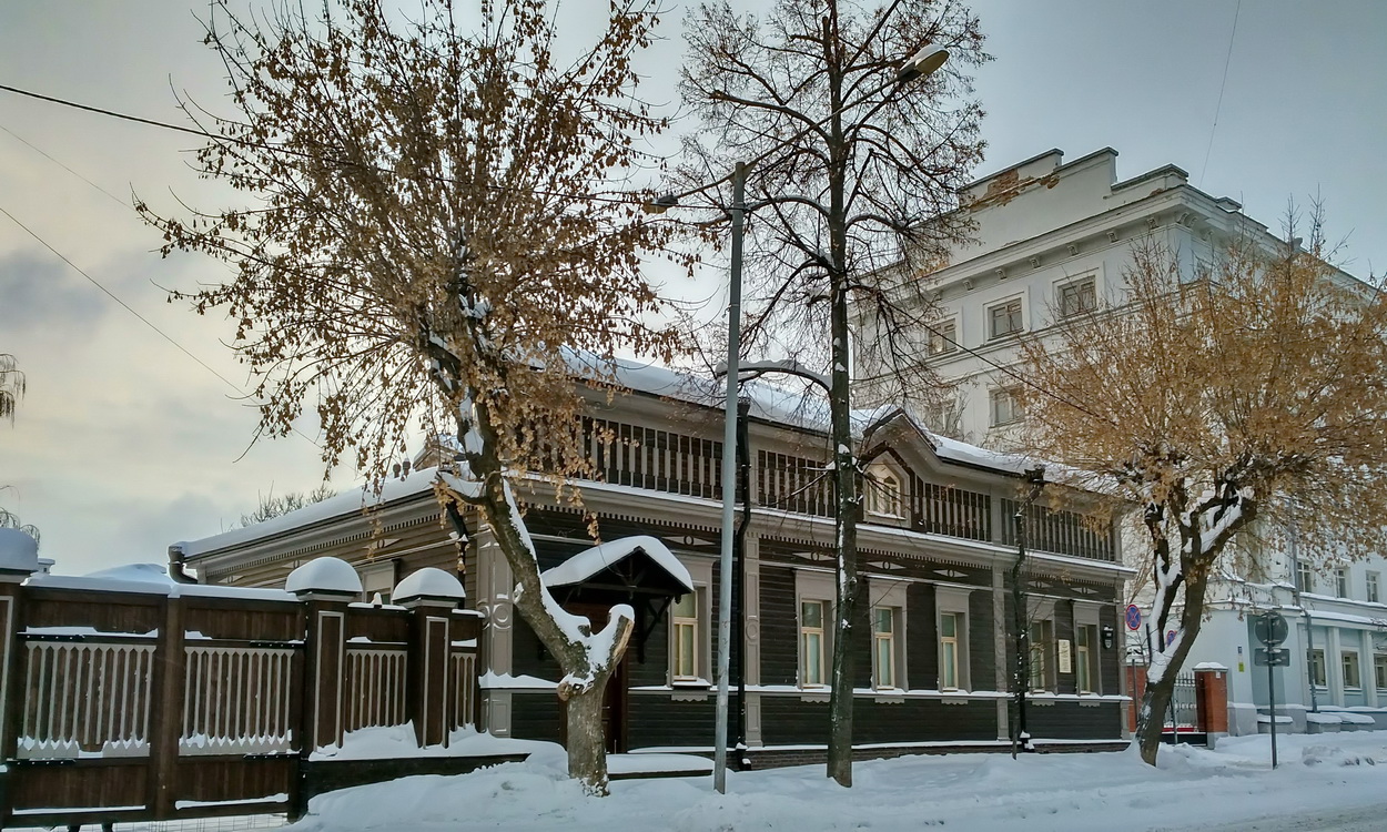 Казань, Улица Маяковского, 9 / Катановский переулок, 8