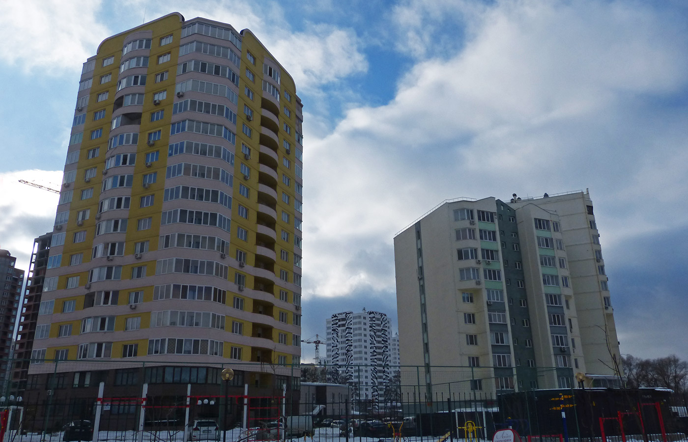 Бровары, Киевская улица, 265 (дом "Лайт"); Улица Павла Чубинского, 3