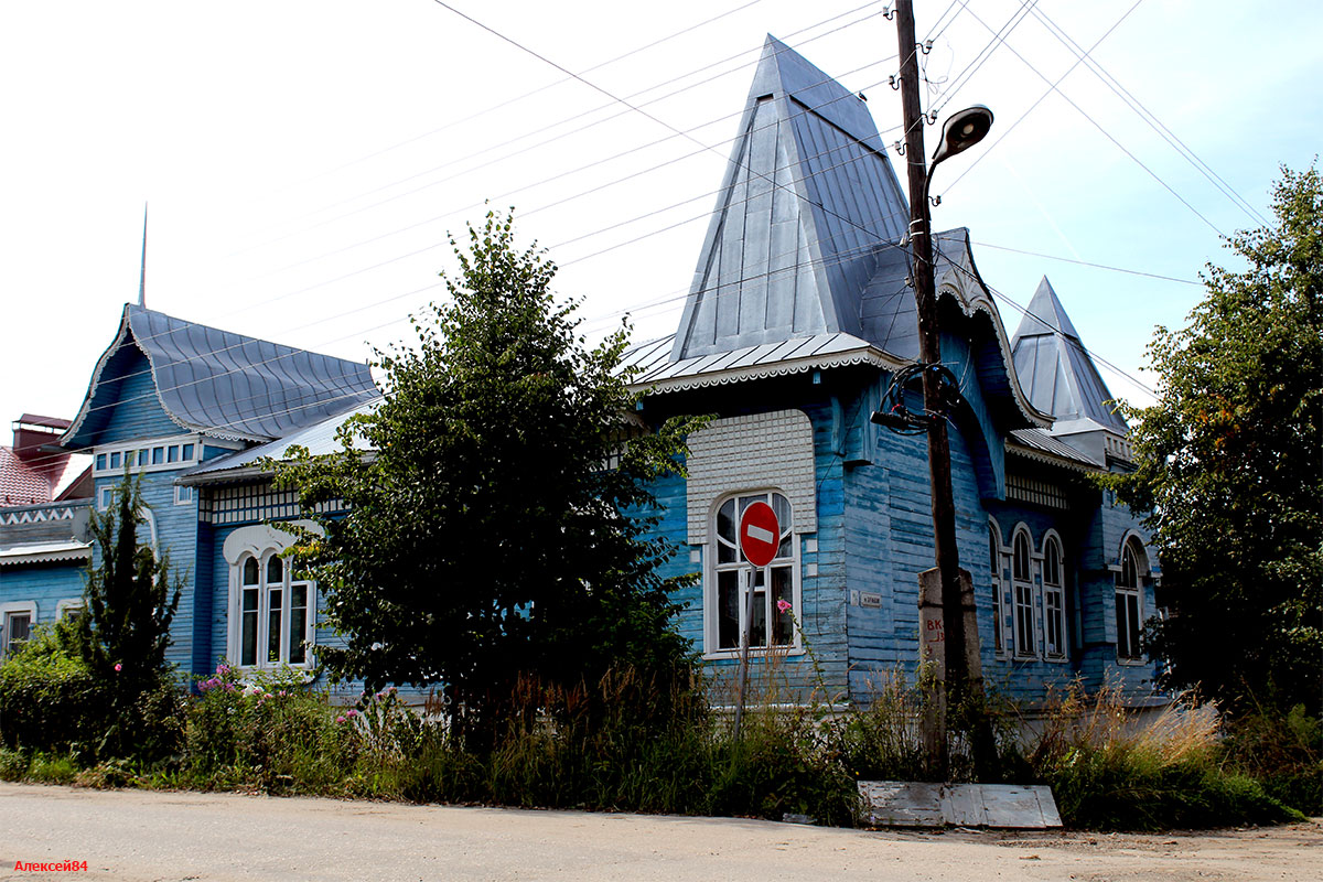 Vyazniki, улица Сергиевских, 18 / Красноармейский переулок, 7