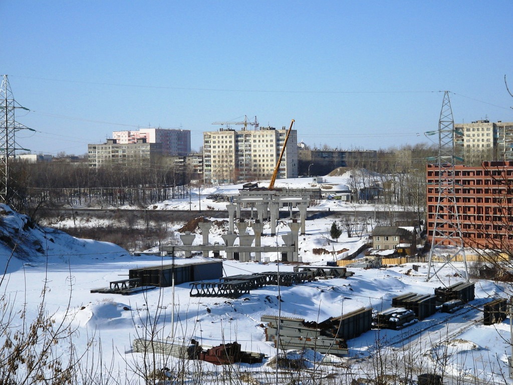 Пермь, Стахановская улица / Улица Чкалова, автомобильный мост; Улица Челюскинцев, 23
