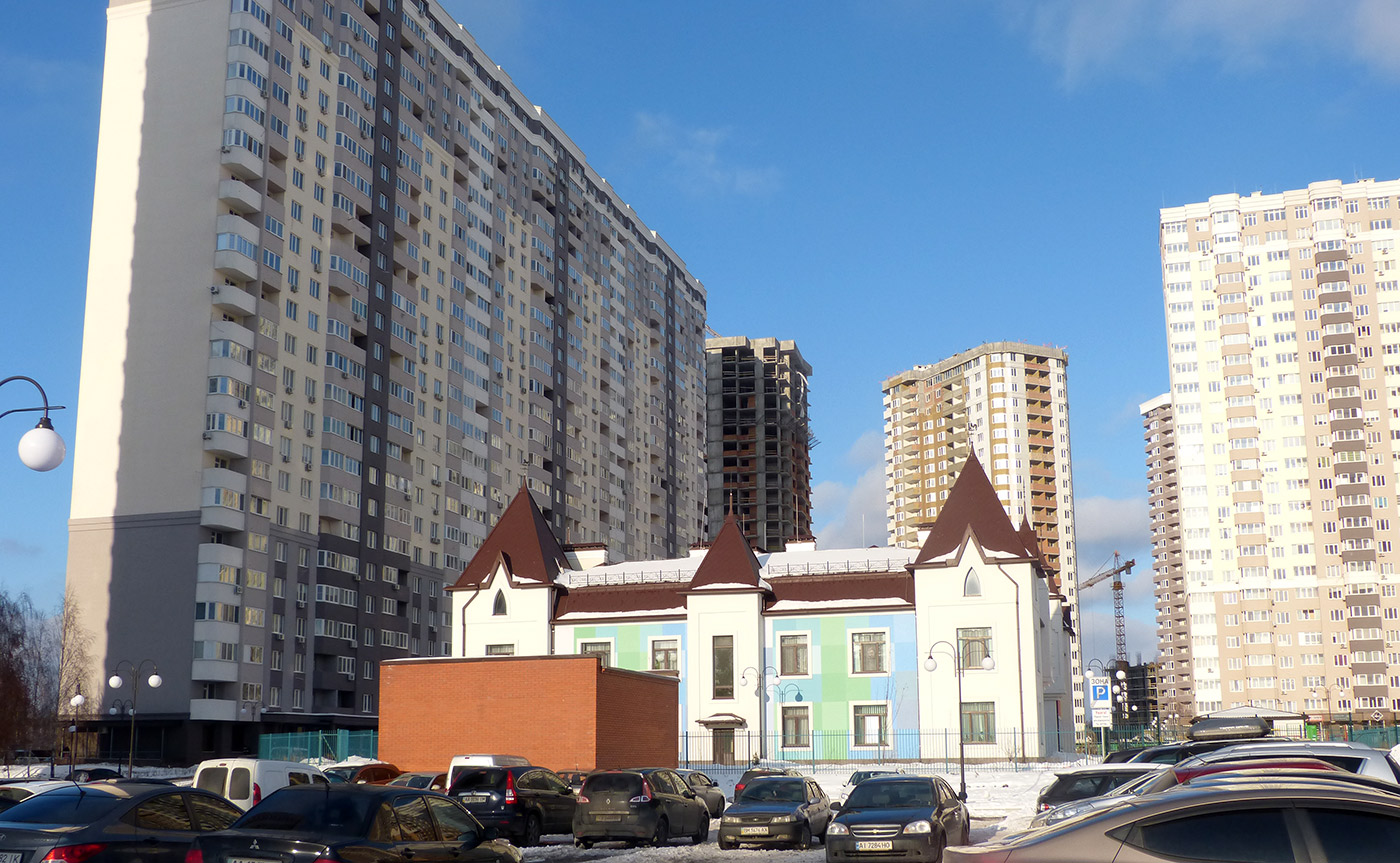 Бровары, Улица Вячеслава Черновола, 6А; Улица Вячеслава Черновола, 4; Улица Вячеслава Черновола, 4 к1