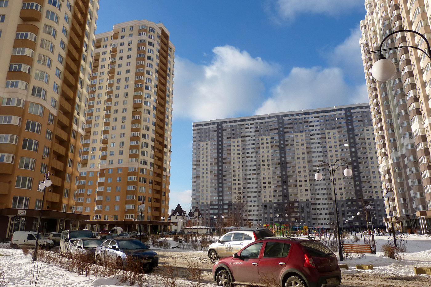Бровары, Улица Вячеслава Черновола, 6А; Улица Вячеслава Черновола, 2А