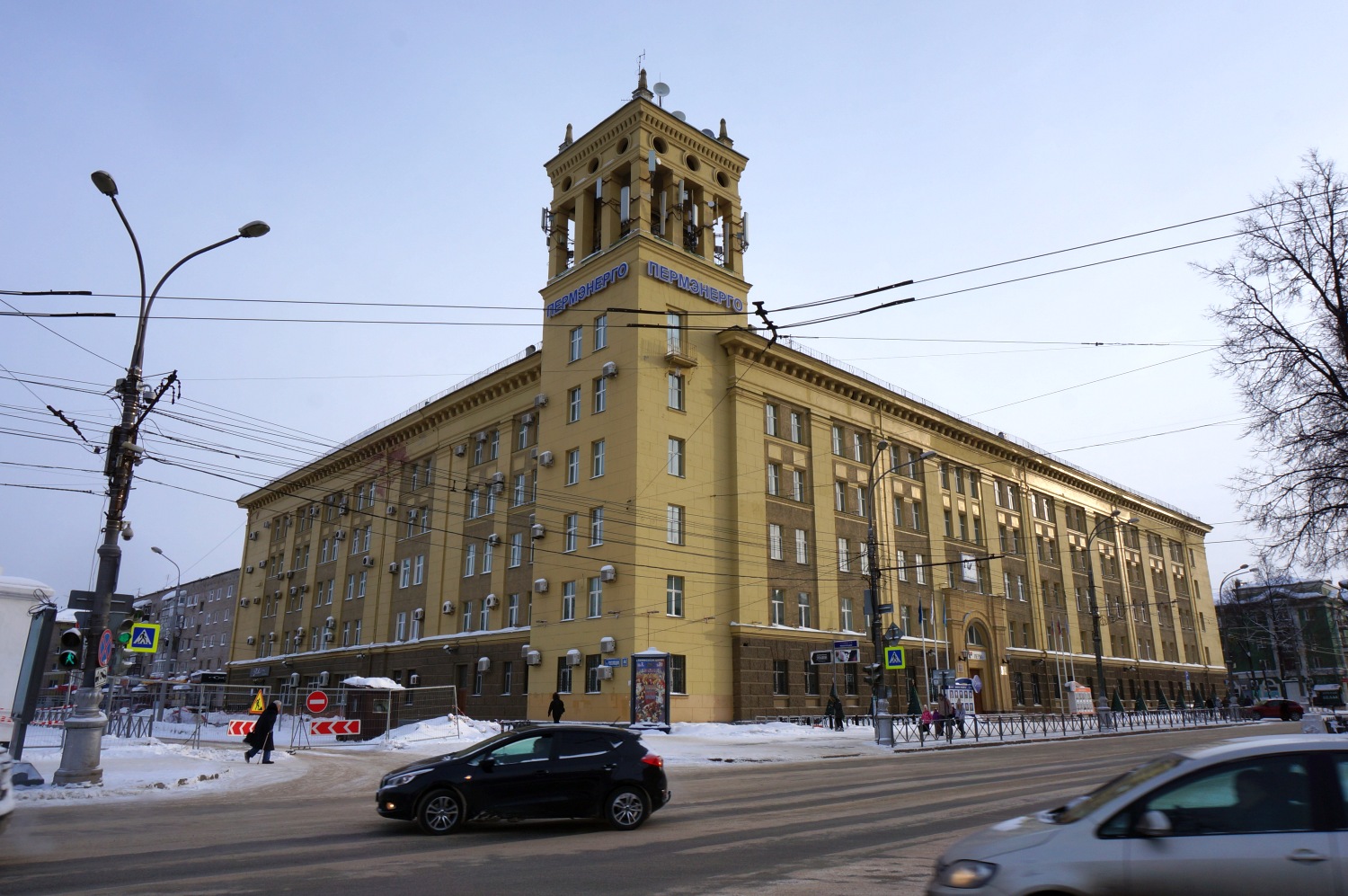 Пермь, Комсомольский проспект, 48 / Улица Революции, 44