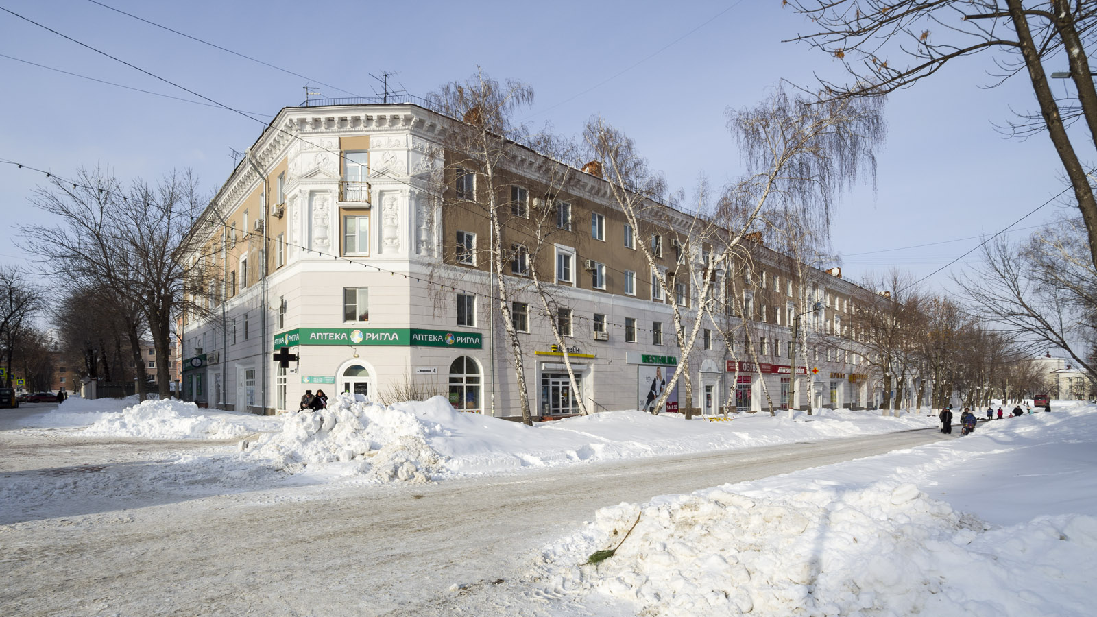 Новокуйбышевск, Улица Миронова, 4 / Улица Фрунзе, 20