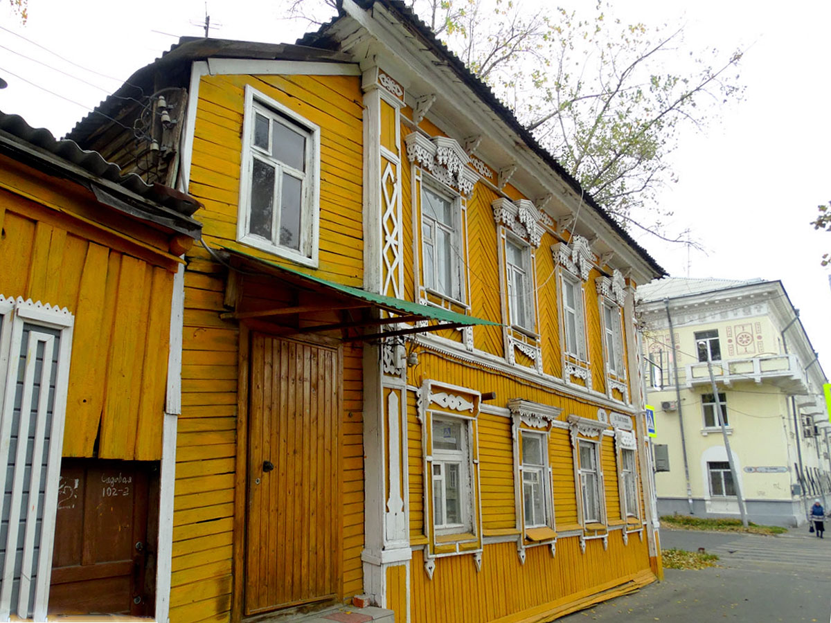 Самара, Улица Льва Толстого, 90 / Садовая улица, 102