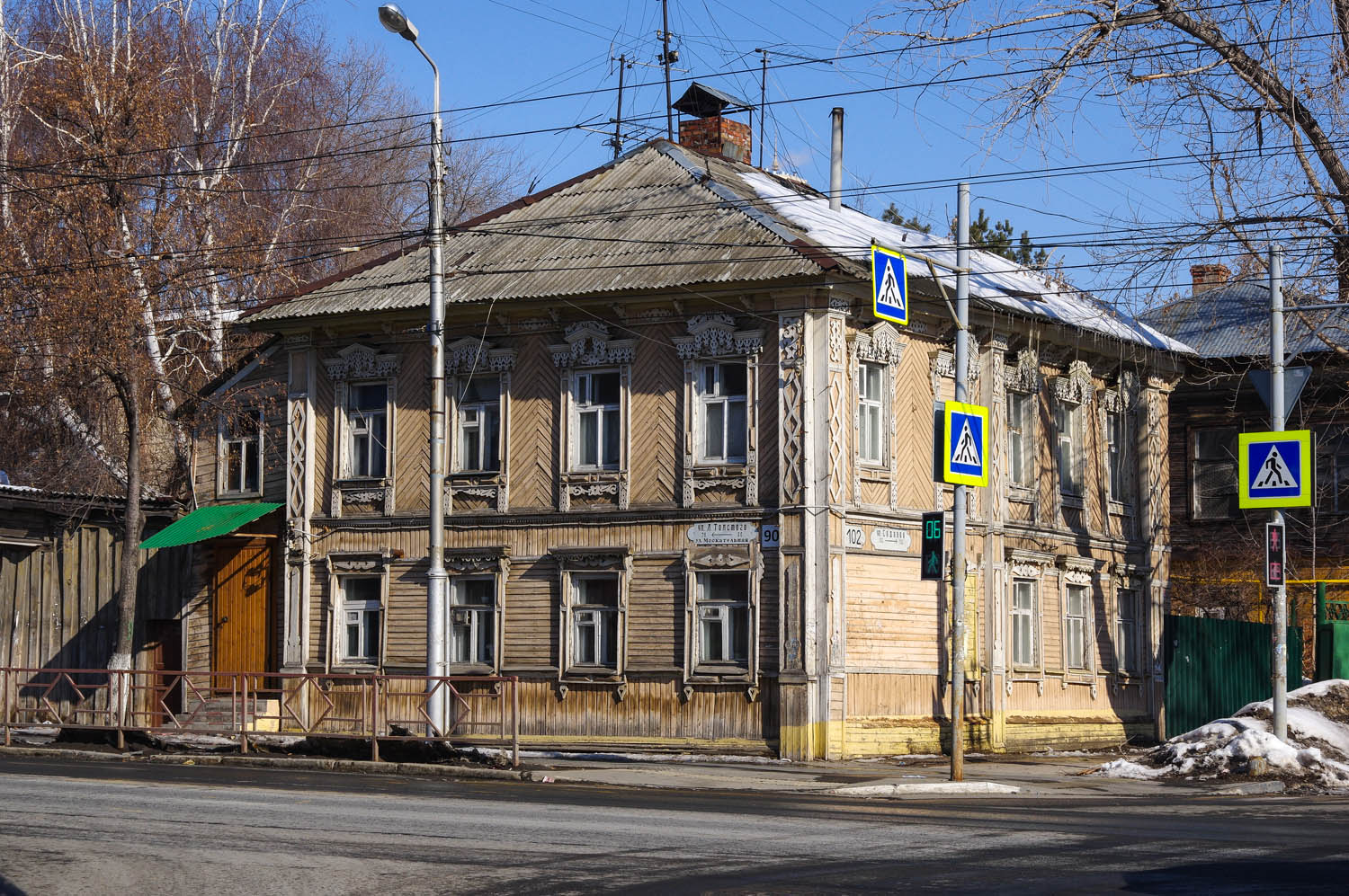 Самара, Улица Льва Толстого, 90 / Садовая улица, 102