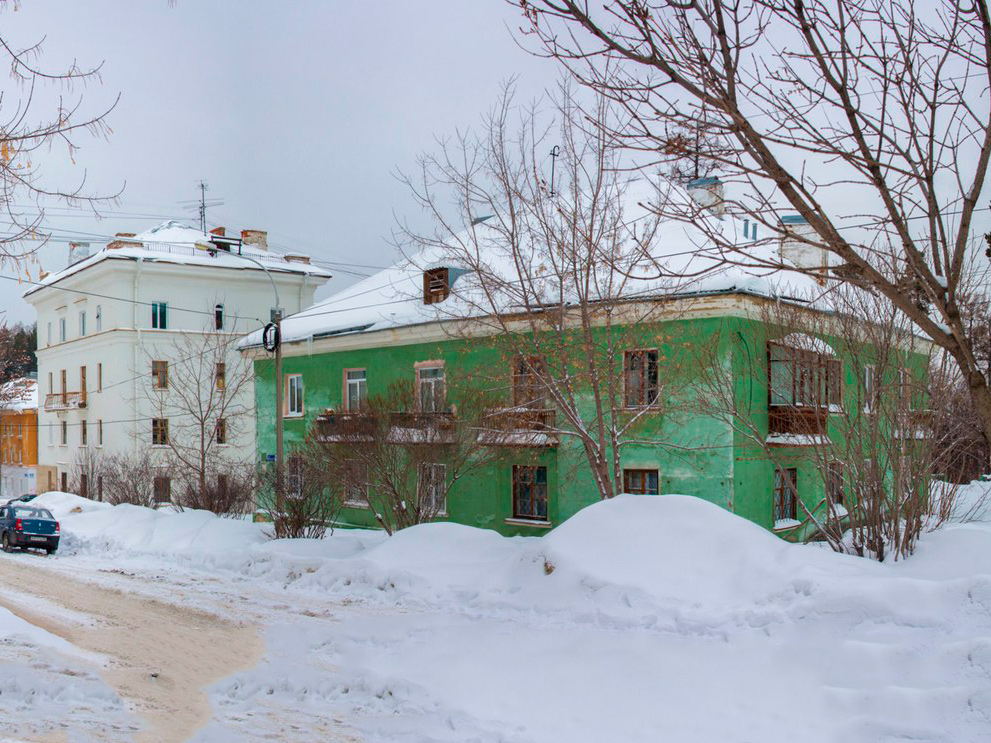 Новоуральск, Улица Ленина, 63; Улица Белинского, 10