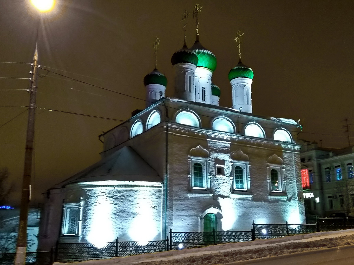 Чебоксары, Улица Константина Иванова, 13 / улица Бондарева, 12А