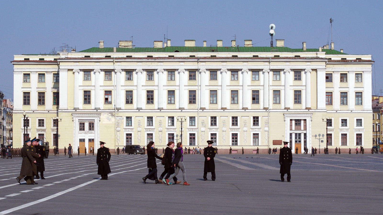 Санкт-Петербург, Дворцовая площадь, 4 / Миллионная улица, 40