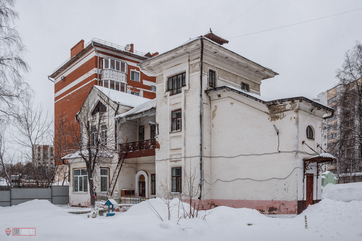 Kazan, Улица Хади Атласи, 28