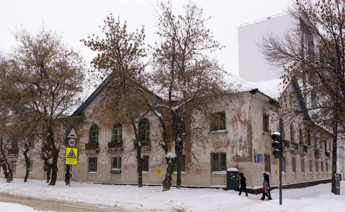 Ufa, Российская улица, 40 / Львовская улица, 2