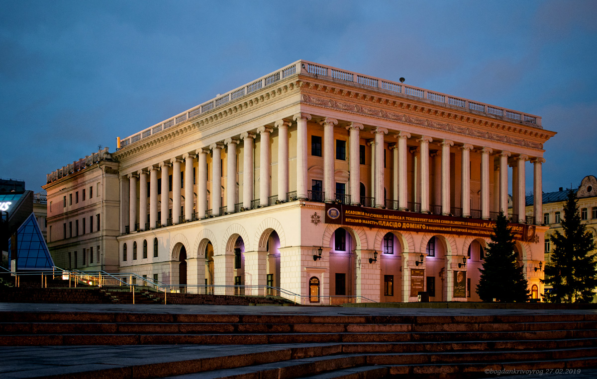 Киев, Улица Архитектора Городецкого, 1 / Улица Крещатик, 11