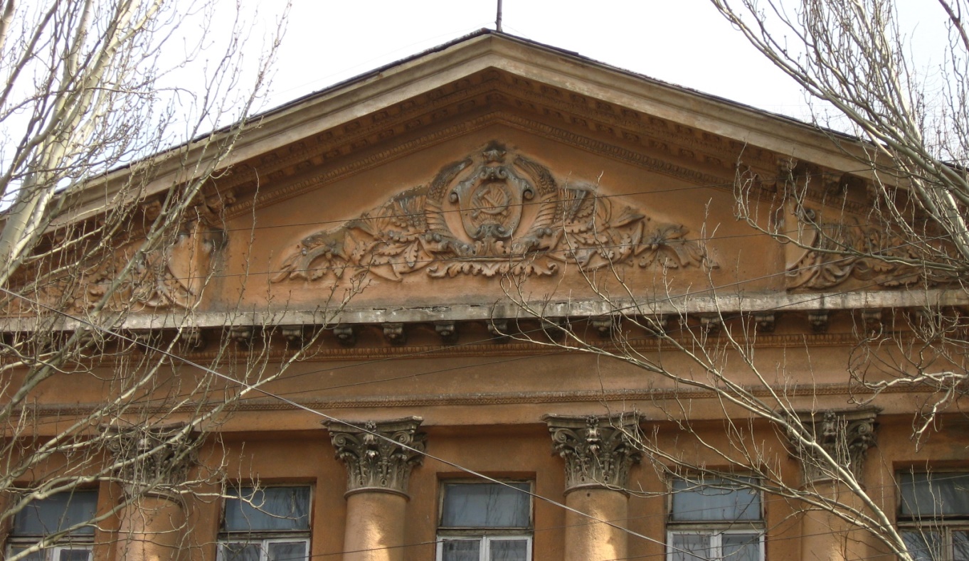 Одесса, Вулиця Чорноморського козацтва, 12. Одесса — Гербы и прочая символика