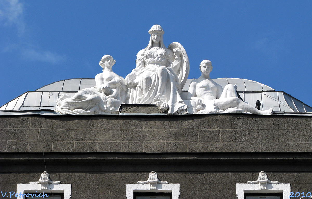 Харьков, Площадь Конституции, 1 / Улица Квитки-Основьяненко, 13-17