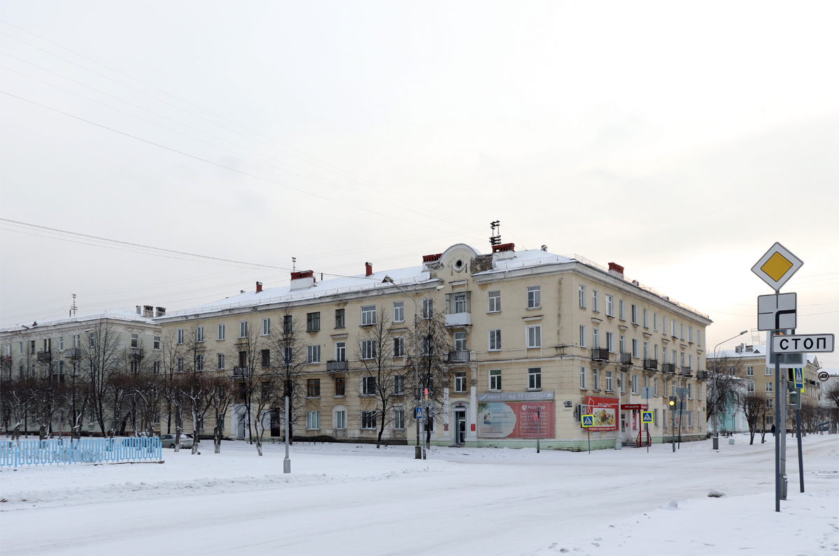 Железногорск, Улица Андреева, 9 / Школьная улица, 41