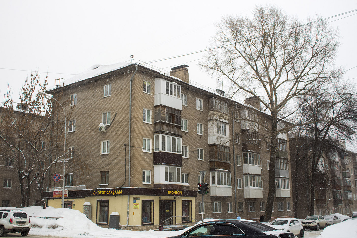 Уфа, Улица Калинина, 73 / Улица Александра Невского, 24