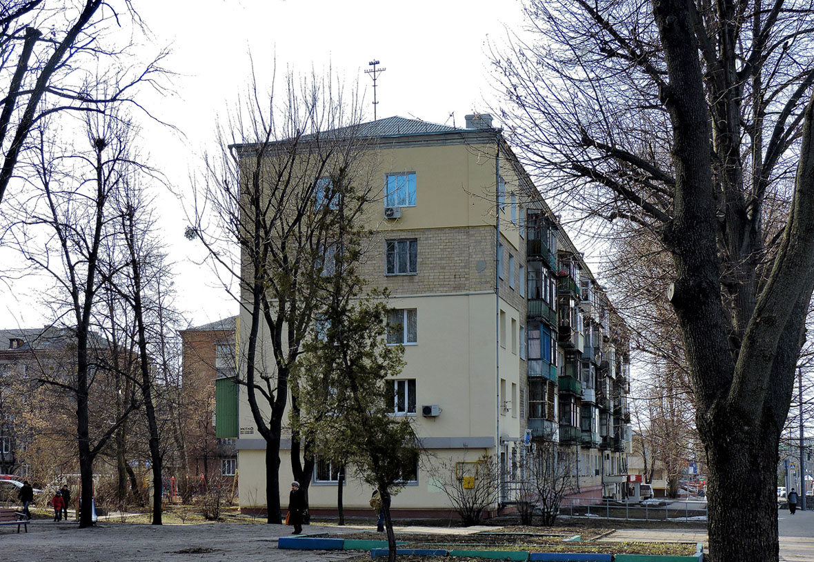 Харьков, Проспект Героев Харькова, 196 / улица василия мельникова, 1