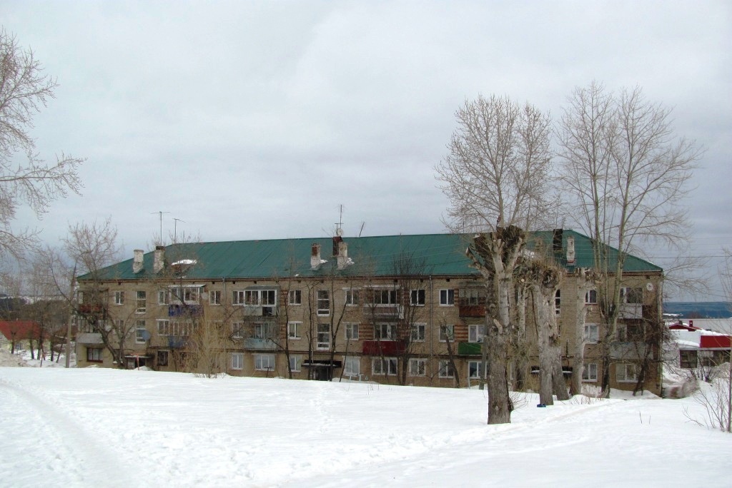 Полазна, Улица Нефтяников, 15