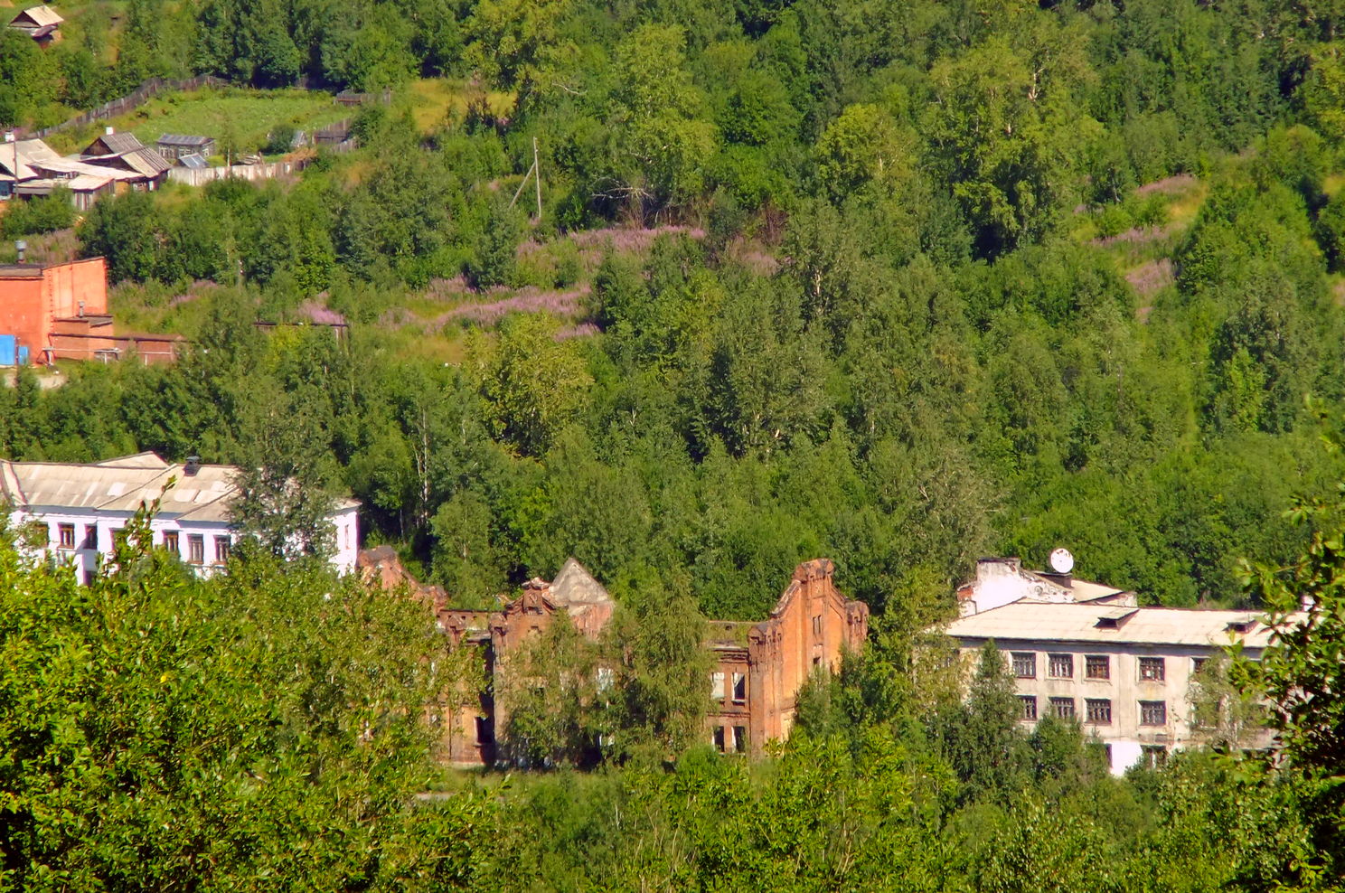 Кизел, Улица Ашихмина, 29; Октябрьская улица, 48*; Октябрьская улица, 46