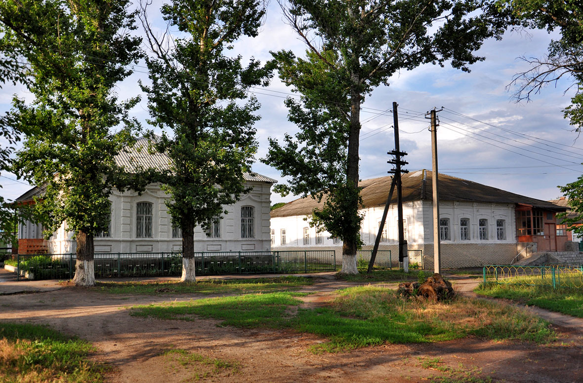 Барвенково, Первомайская улица, 1; Первомайская улица, 3