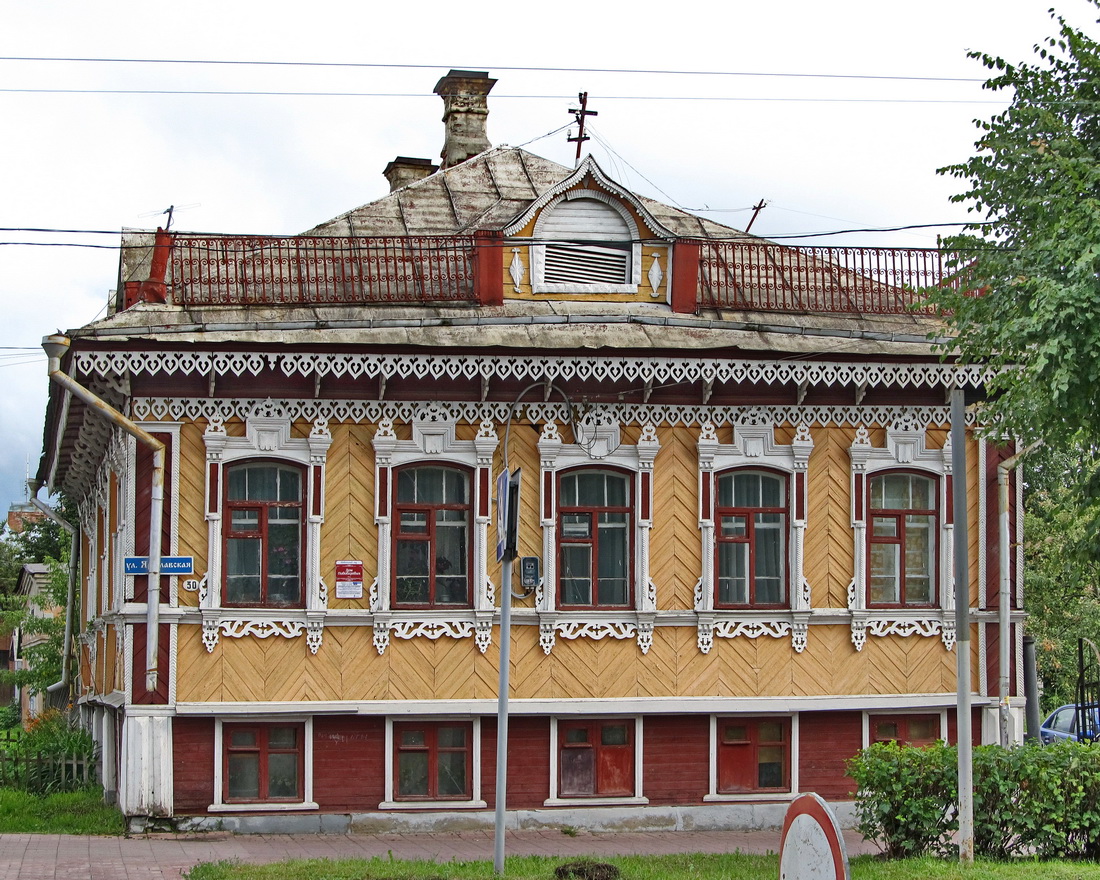 Углич, Ярославская улица, 30 / Улица Свободы, 14. Резные орнаменты (кроме наличников)