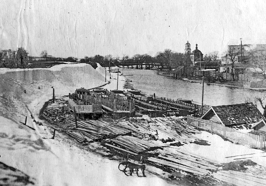 Переславль-Залесский, Плещеевская улица, ?; Улица Валовое Кольцо, ?; Плещеевская улица, 17 (старый корпус 1)