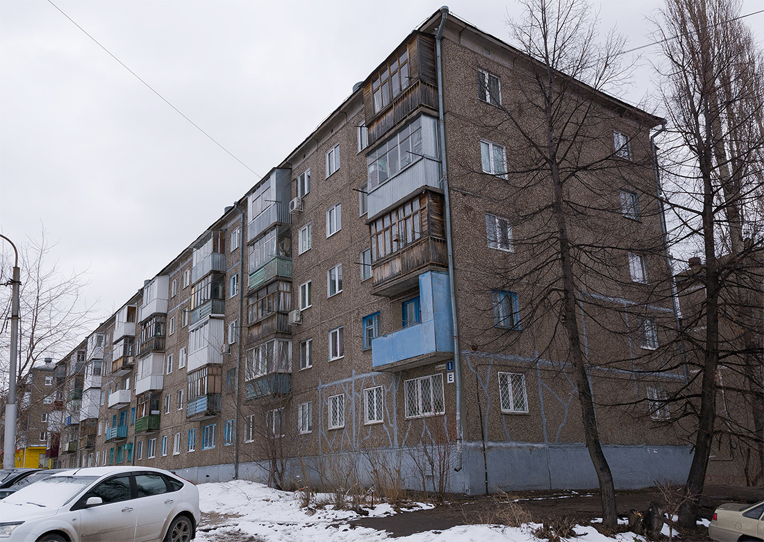 Уфа, Улица Владимира Маяковского, 8 / Нежинская улица, 33