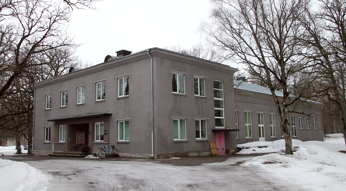 Паюсти, Tartu maantee, 11