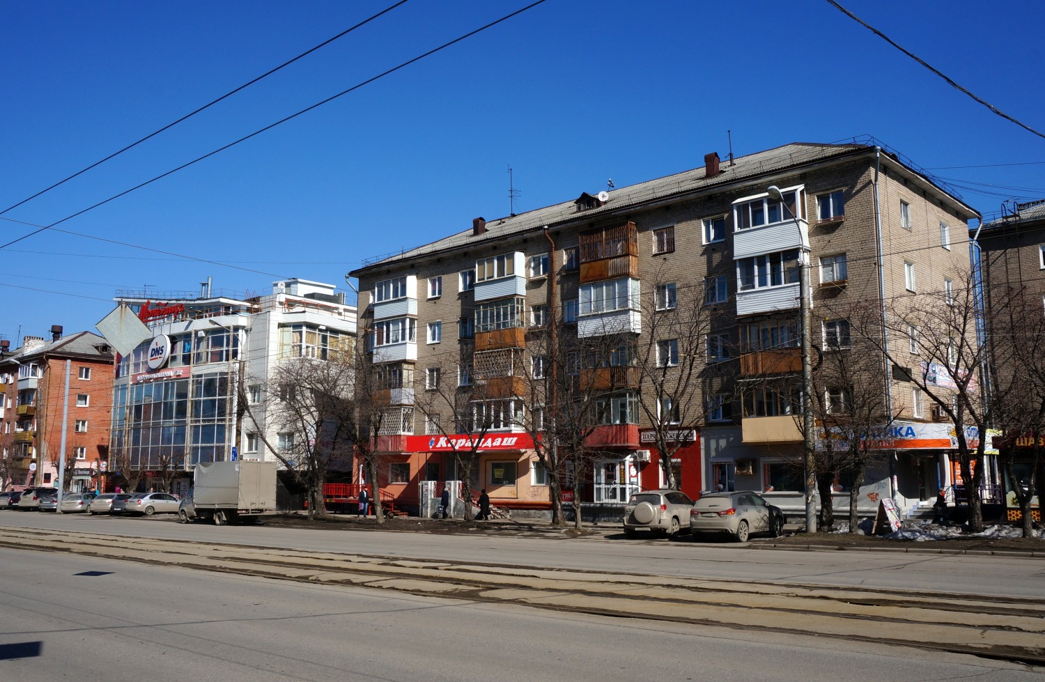Пермь, Улица Крупской, 35 / Улица КИМ, 96; Улица Крупской, 31