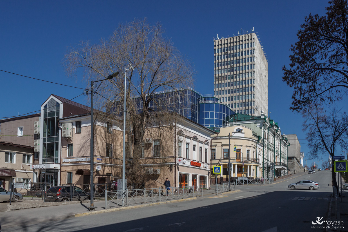 Казань, Астрономическая улица, 15 / Профсоюзная улица, 19; Профсоюзная улица, 30 / Астрономическая улица, 13