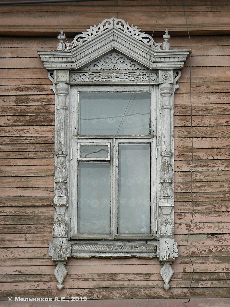 Иваново, Улица Смирнова, 22 / Лежневская улица, 2. Резные наличники