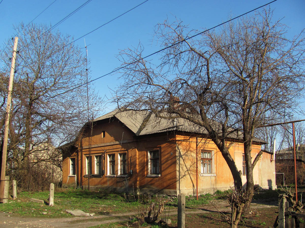 Попасная, Улица Циолковского, 14