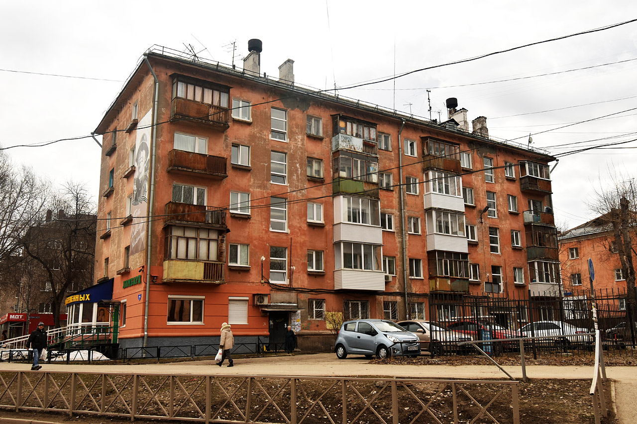 Пермь, Улица Танкистов, 34 / Улица Мира, 1