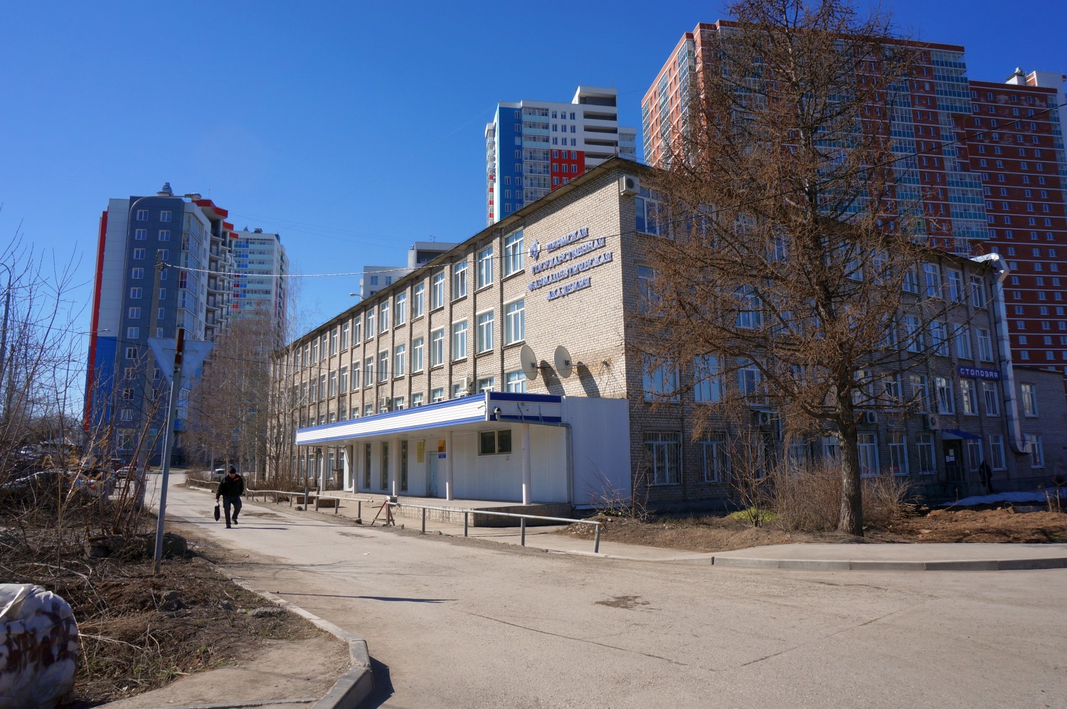 Пермь, Полевая улица, 2; Полевая улица, 10