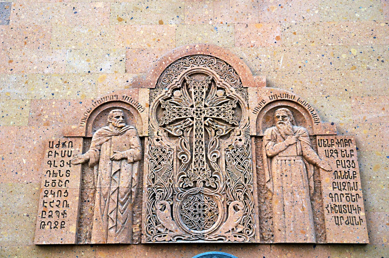 Woronesch, Донбасская улица, 2Б. Монументальное искусство (мозаики, росписи)