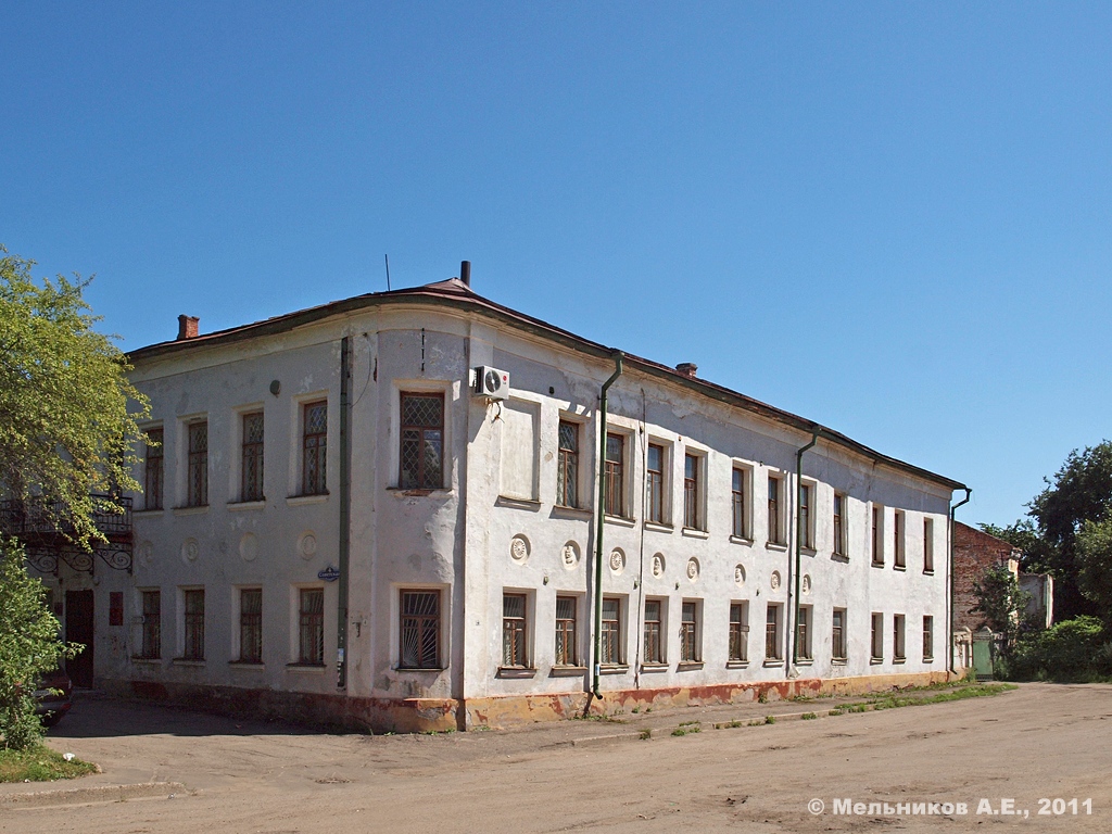 Ростов Великий, Советская площадь, 4